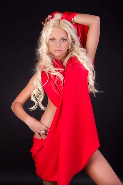 Sexy Frau im roten Kleid — Stockfoto