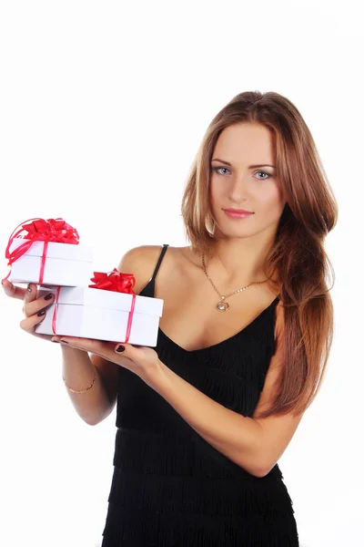 Imagen de mujer morena sosteniendo regalo de Navidad — Foto de Stock