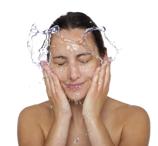 Vackra våta kvinna ansikte med vattendroppe — Stockfoto