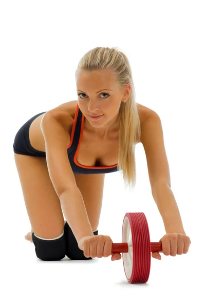 Vacker blondin gör gym övningar — Stockfoto