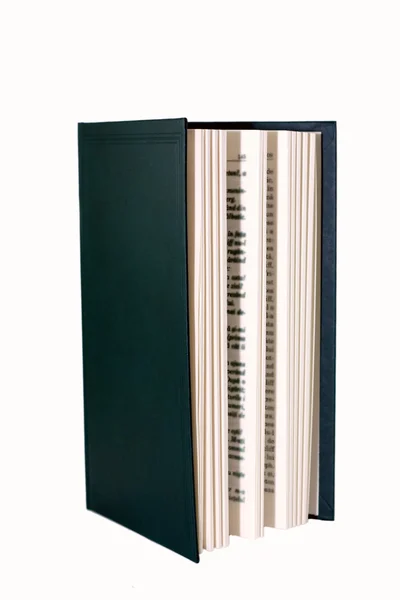 Ένα πράσινο βιβλίο κενό με σελιδοδείκτη — Φωτογραφία Αρχείου