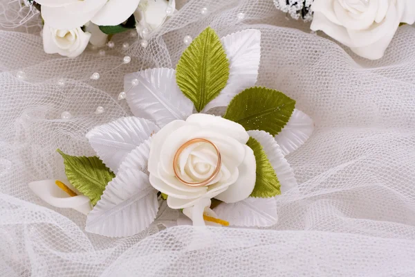 Tejido de encaje con rosas y perlas —  Fotos de Stock