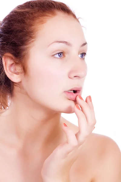 Opieki zdrowotnej & skóry. piękne kobiety dotykając jej usta — Zdjęcie stockowe