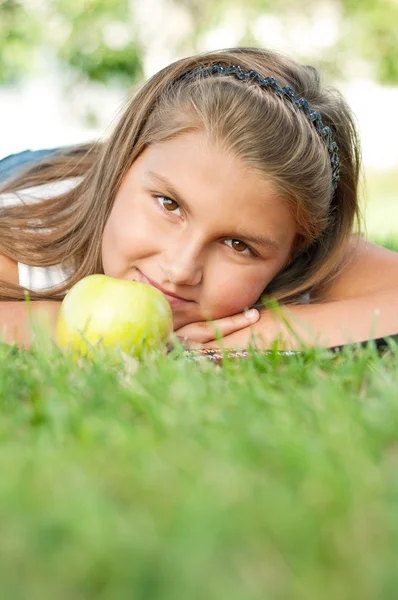 Fetita cu mere — Fotografie, imagine de stoc