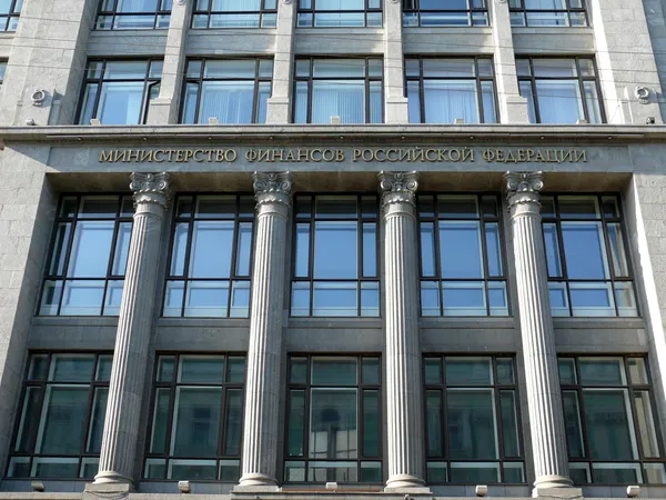 Фасадное министерство финансов РФ в Москве — стоковое фото