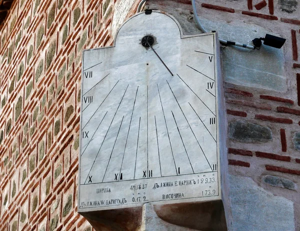 Vieux cadran solaire dans le mur de la mosquée. Plovdiv. Bulgarie — Photo