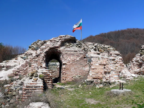 Vieilles ruines de la forteresse Troyan Gates. Rodops montagnes. Ihtiman. Bulgarie — Photo