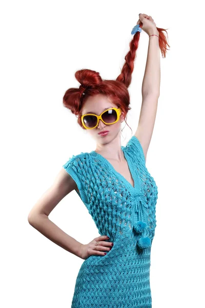 Kızıl saçlı kadın moda şık bir gözlük — Stok fotoğraf