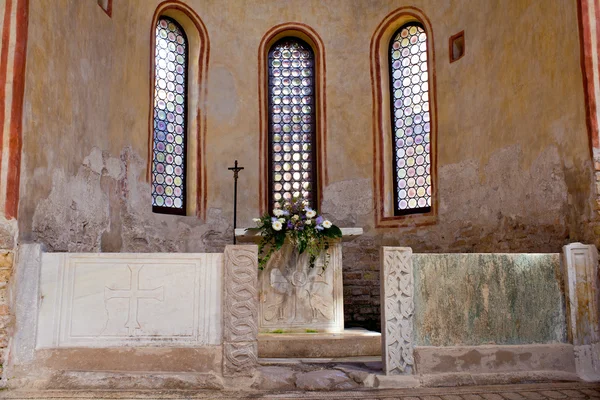Altar of the Baptistery, Grado — Stock Photo, Image