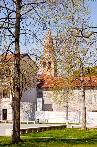 Torre de sino da Basílica de Santa Eufémia, Grado — Fotografia de Stock