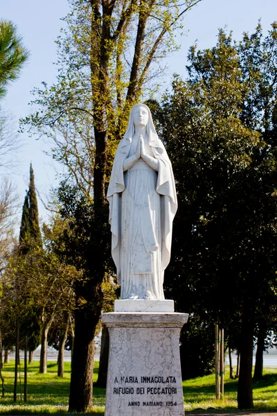 Statue der Jungfrau Maria — Stockfoto