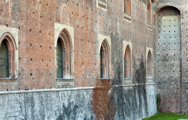 Zřícenina hradu sforzesco v Miláně — Stock fotografie