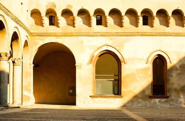 Binnenplaats van Castello Sforzesco in Milaan — Stok fotoğraf