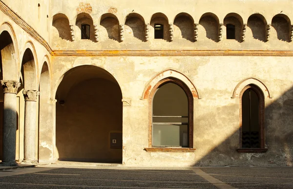 Binnenplaats van Castello Sforzesco in Milaan — Stok fotoğraf