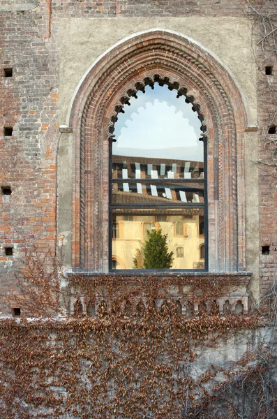 Fenster des Schlosses von Sforzesco, Mailand — Stockfoto