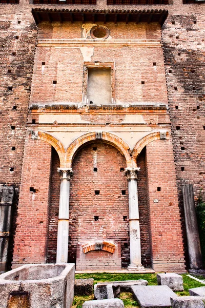 Ruinas del castillo de Sforzesco, Milán — Foto de Stock