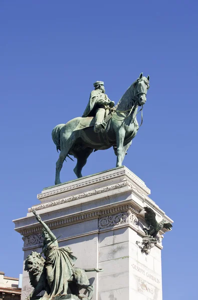 Пам'ятник Гарібальді у Мілані — стокове фото
