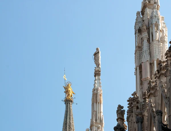Gold statue of virgin mary, Milan cathedral — Stock Photo, Image