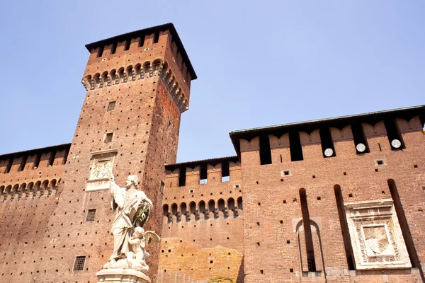 São João de Nepomuk sob o castelo de Sforzesco em Milão — Fotografia de Stock