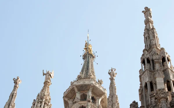 Estatua de oro de la Virgen María, Catedral de Milán — Foto de Stock