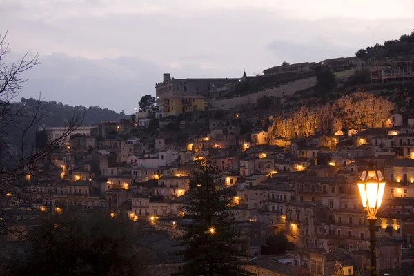 Vista nocturna de Modica, Sicilia — Foto de Stock