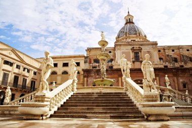 Fontana delle Vergogne in Piazza Pretoria in Palermo clipart