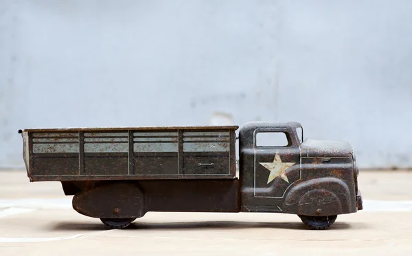 Іграшка армія вантажівка — стокове фото