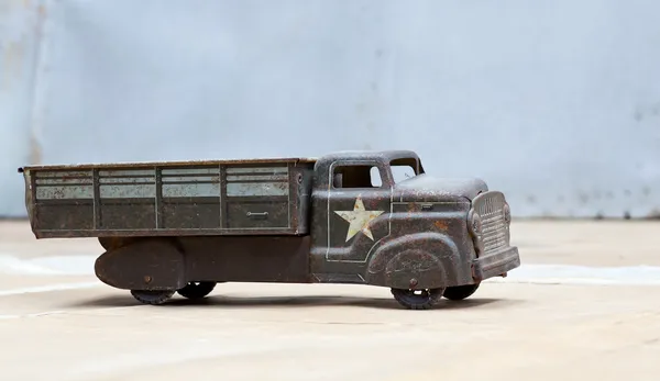 Іграшка армія вантажівка — стокове фото