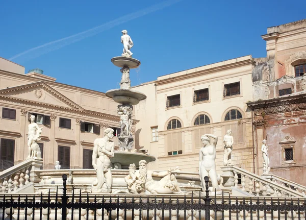 Fontana delle vergogne auf der piazza pretoria in palermo — Stockfoto