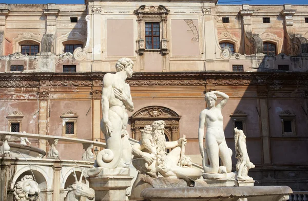 Fontana delle vergogne auf der piazza pretoria in palermo — Stockfoto