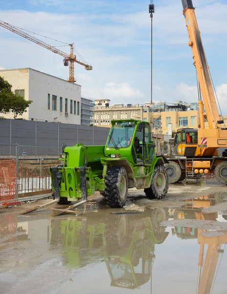 Green excavator — Stock Photo, Image