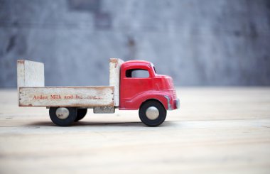 oyuncak kamyon