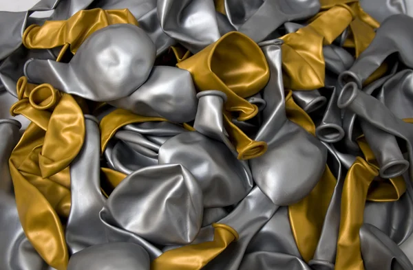Χρυσά και ασημένια μπαλόνι αποπληθωρισμένες — Φωτογραφία Αρχείου