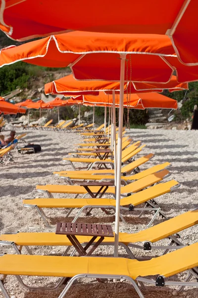 甲板椅子海滩 — 图库照片