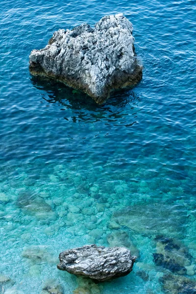 Kamień w morzu — Zdjęcie stockowe