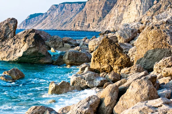 Скелі в морі — стокове фото