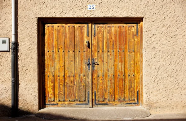 रूस्टिक दरवाजा — स्टॉक फ़ोटो, इमेज