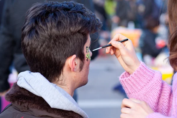 Make-up artiest, carnaval van Venetië — Stockfoto