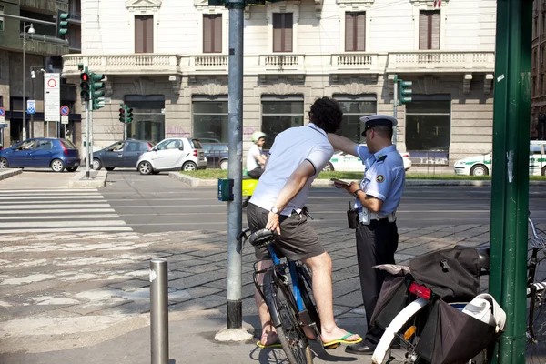 Cycliste demander direction — Photo