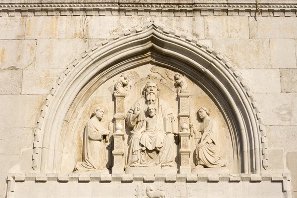Bajorrelieve esculturas de la Trinidad, Catedral de Muggia — Foto de Stock