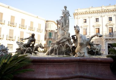 artemide, ortigia - siracusa Çeşmesi