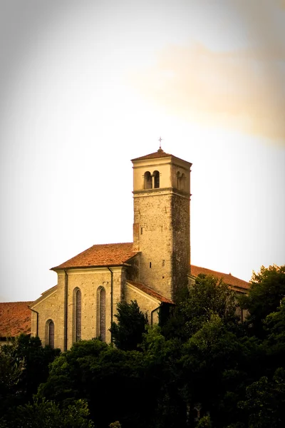 Klocktornet St pietro och st.biagio, cividale del friuli — Stockfoto