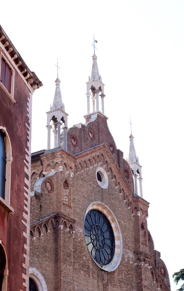 Базилікою Фрарі у Венеції — стокове фото