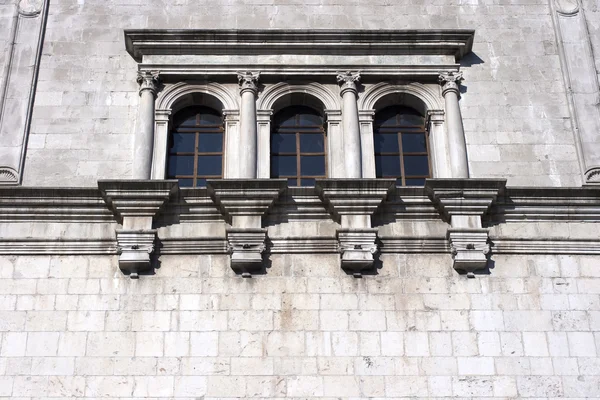 Вікна церкви, Cividale-дель-Фріулі — стокове фото