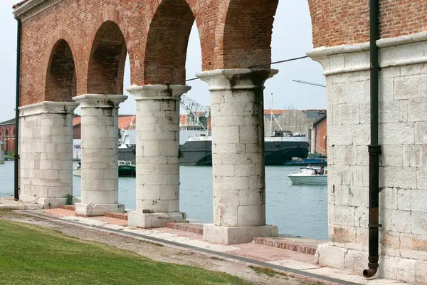 Колонны, Arsenale Venice — стоковое фото
