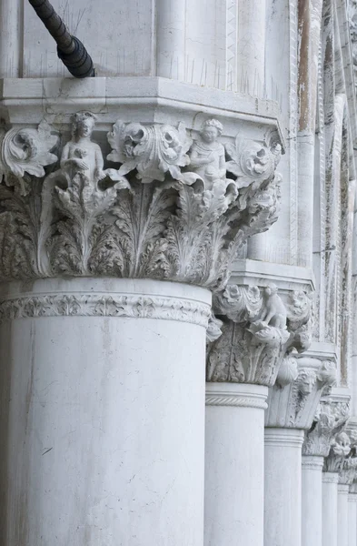 Korinthische Säulen in Venedig — Stockfoto