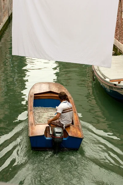 Loď v Benátkách — Stock fotografie
