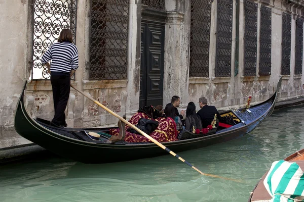 ゴンドラにのりながら、ヴェネツィア — ストック写真