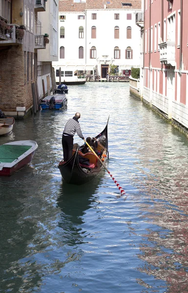 ゴンドラにのりながら、ヴェネツィア — ストック写真