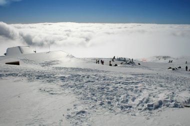 çatı hut - etna kar ile kaplı